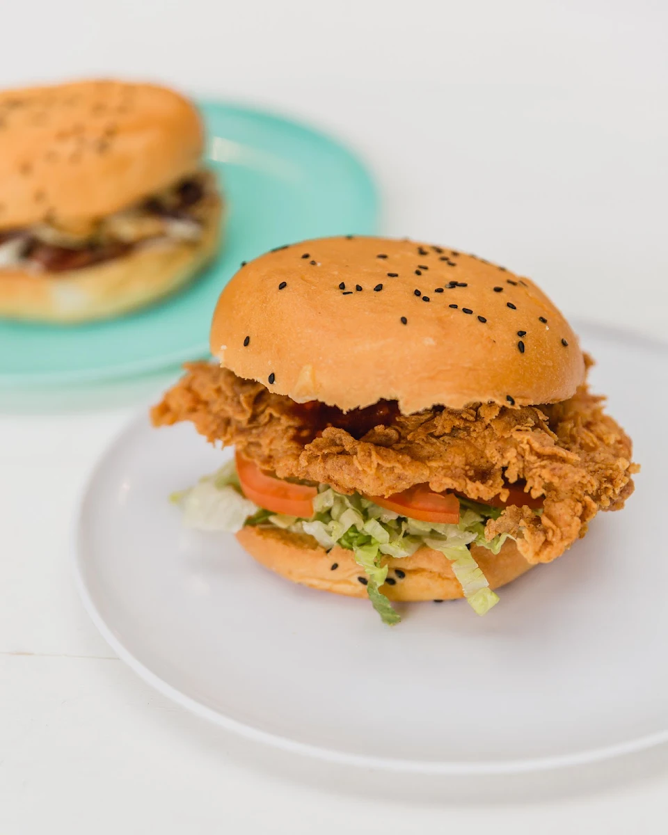 Crispy Burger, Harrys Schnitzel Joint Marketown