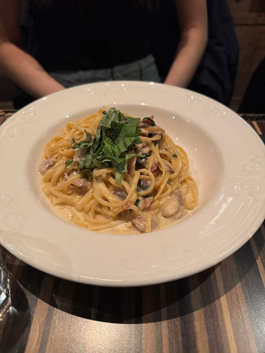 Linguini, Magia Restaurant & Garde-Manger