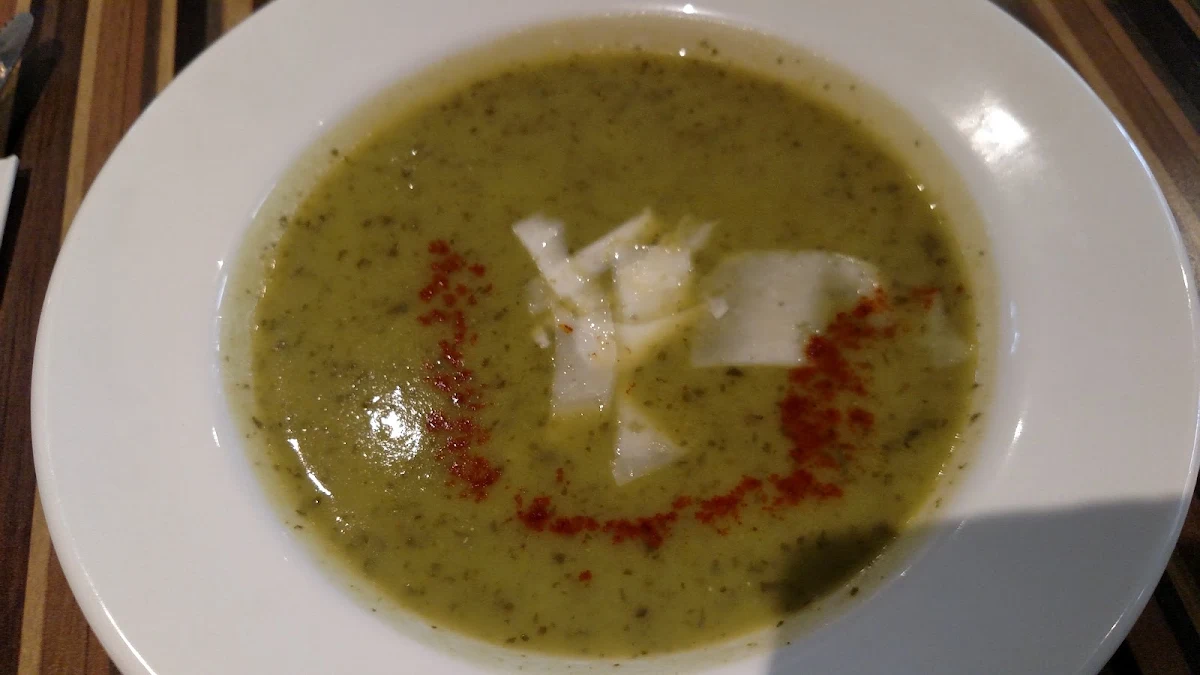 Spinach Soup, Magia Restaurant & Garde-Manger