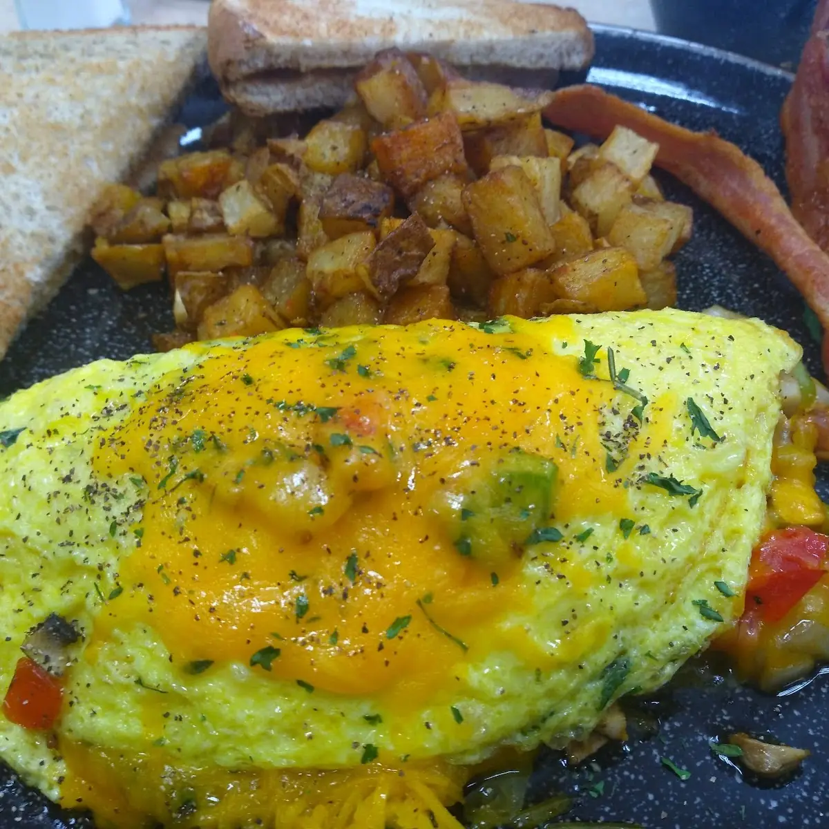 Veggie Omelette with Homefries