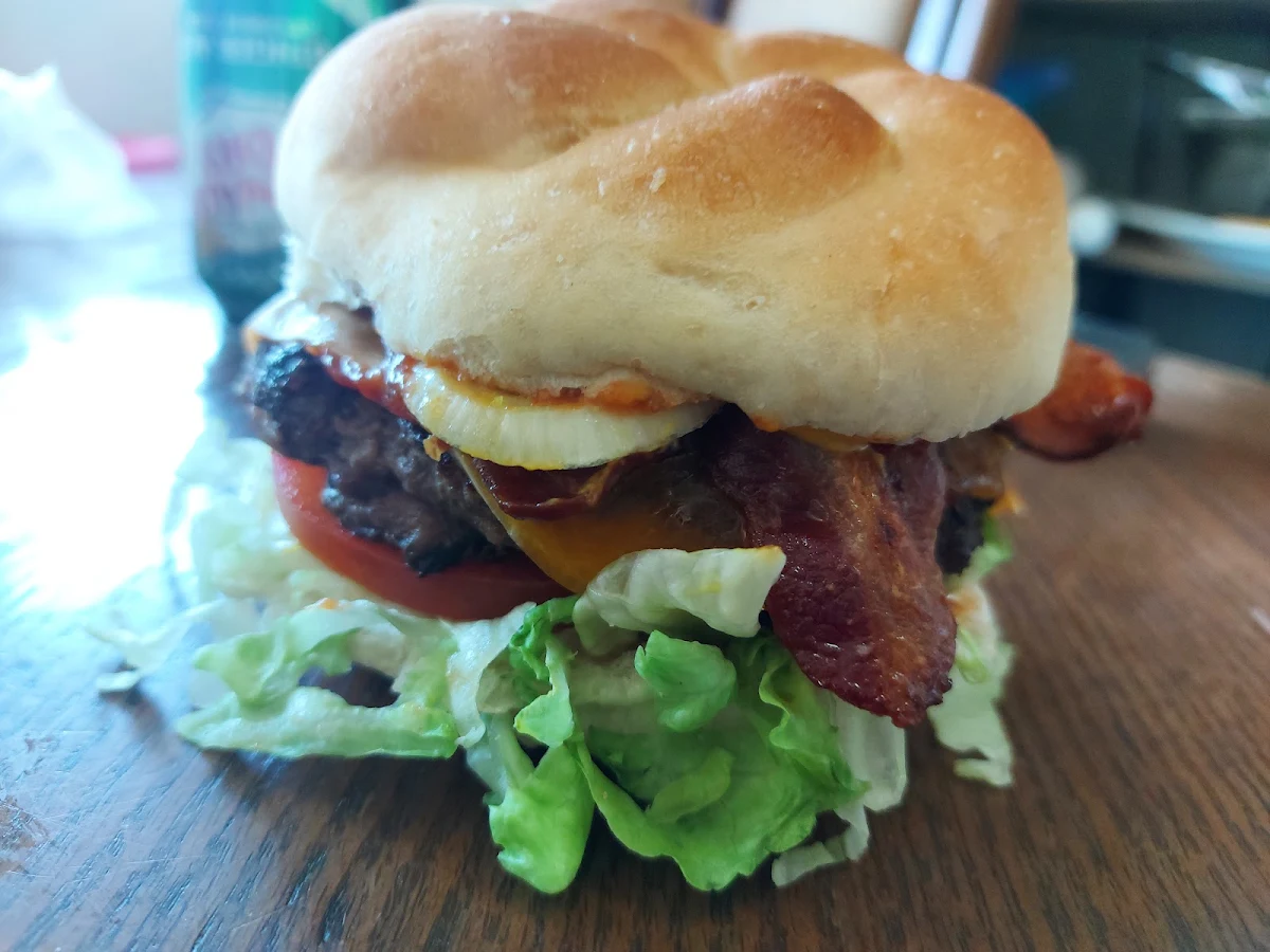 Burger with Crispy Bacon, Johnny's Jukebox Diner