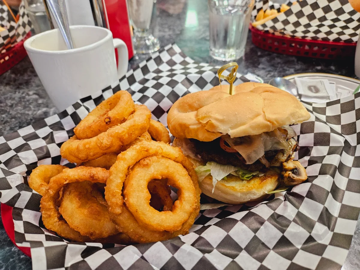 Mushroom Cheeseburger, Johnny's Jukebox Diner