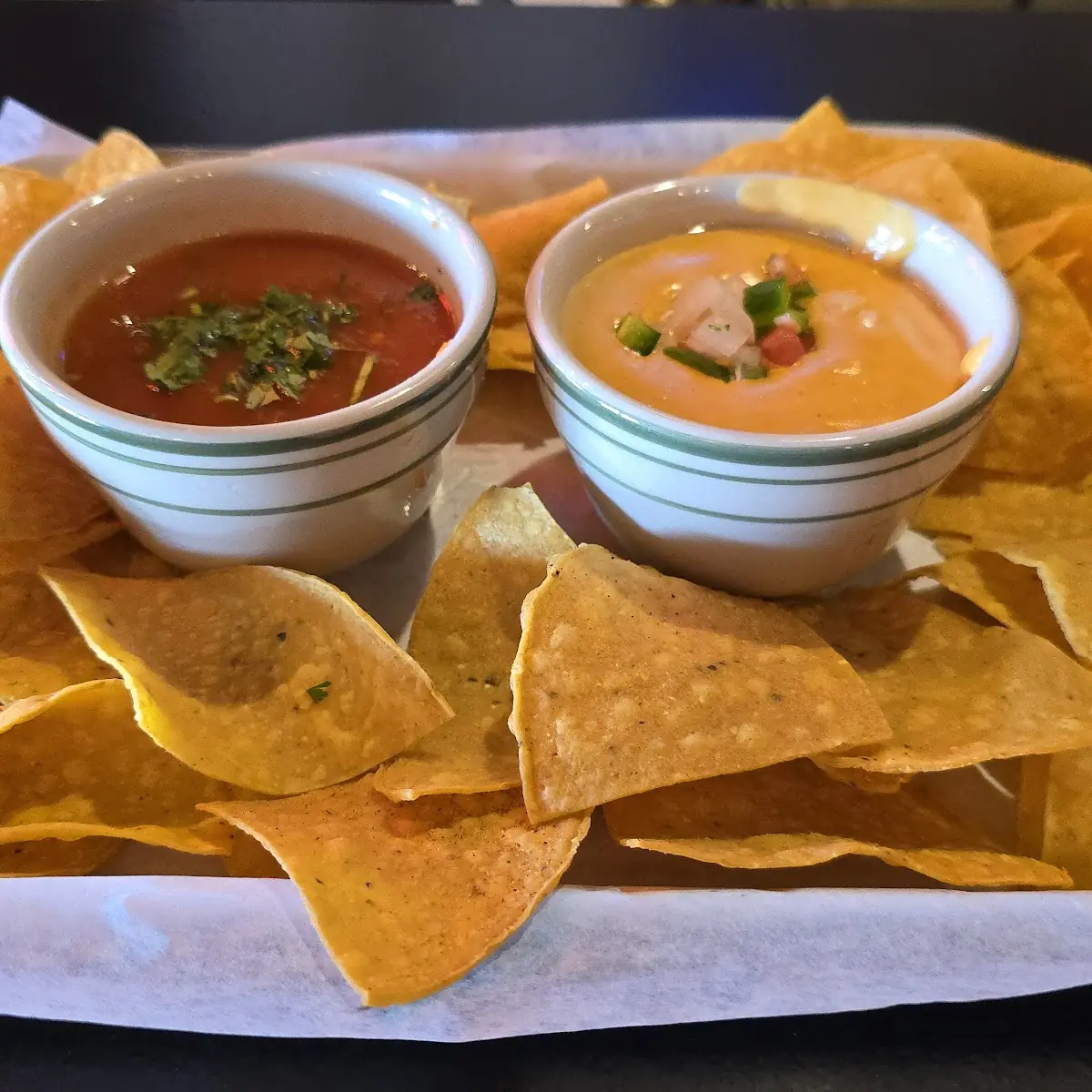 Chips Salsa Queso