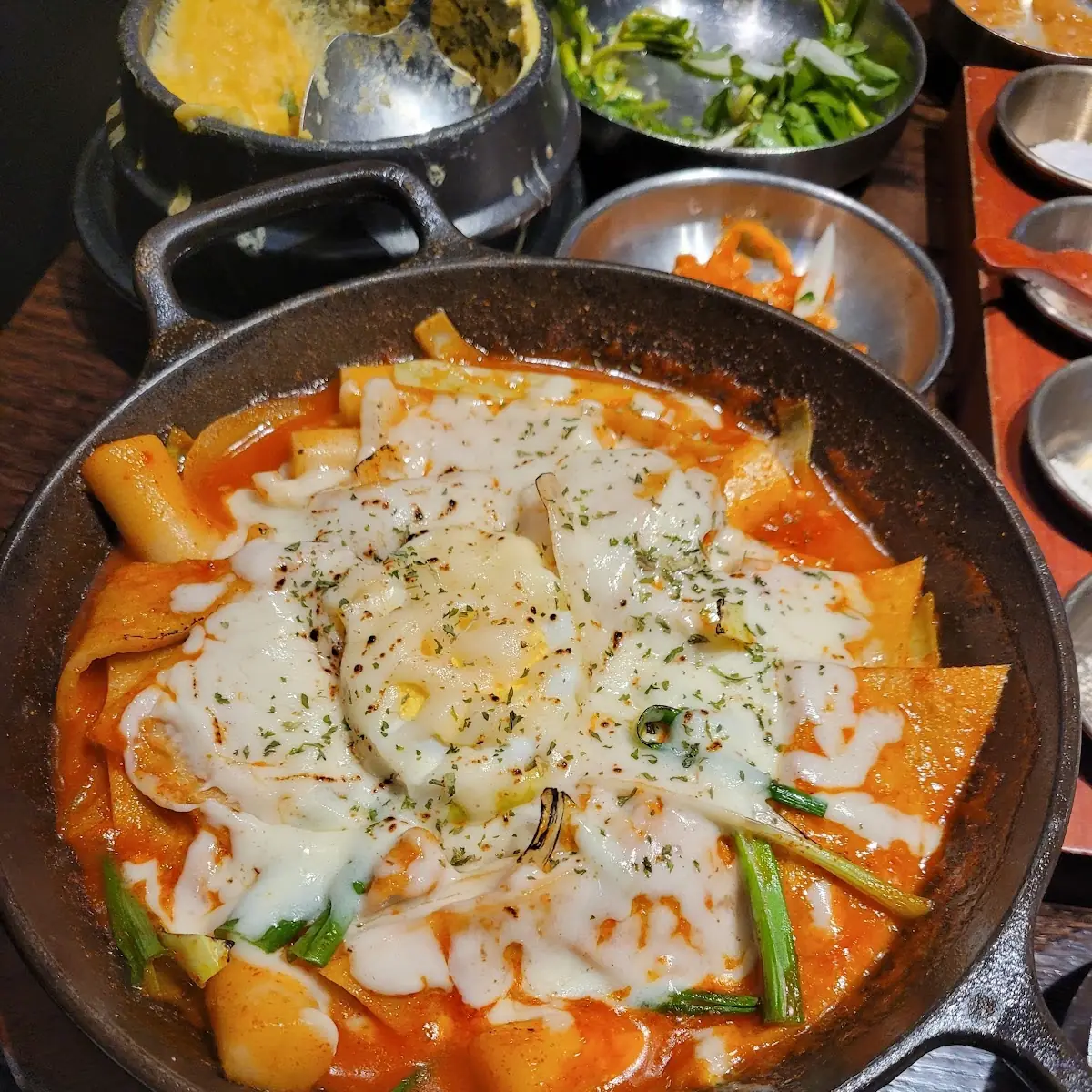 Cheesy Tteokbokki with Fish Cakes