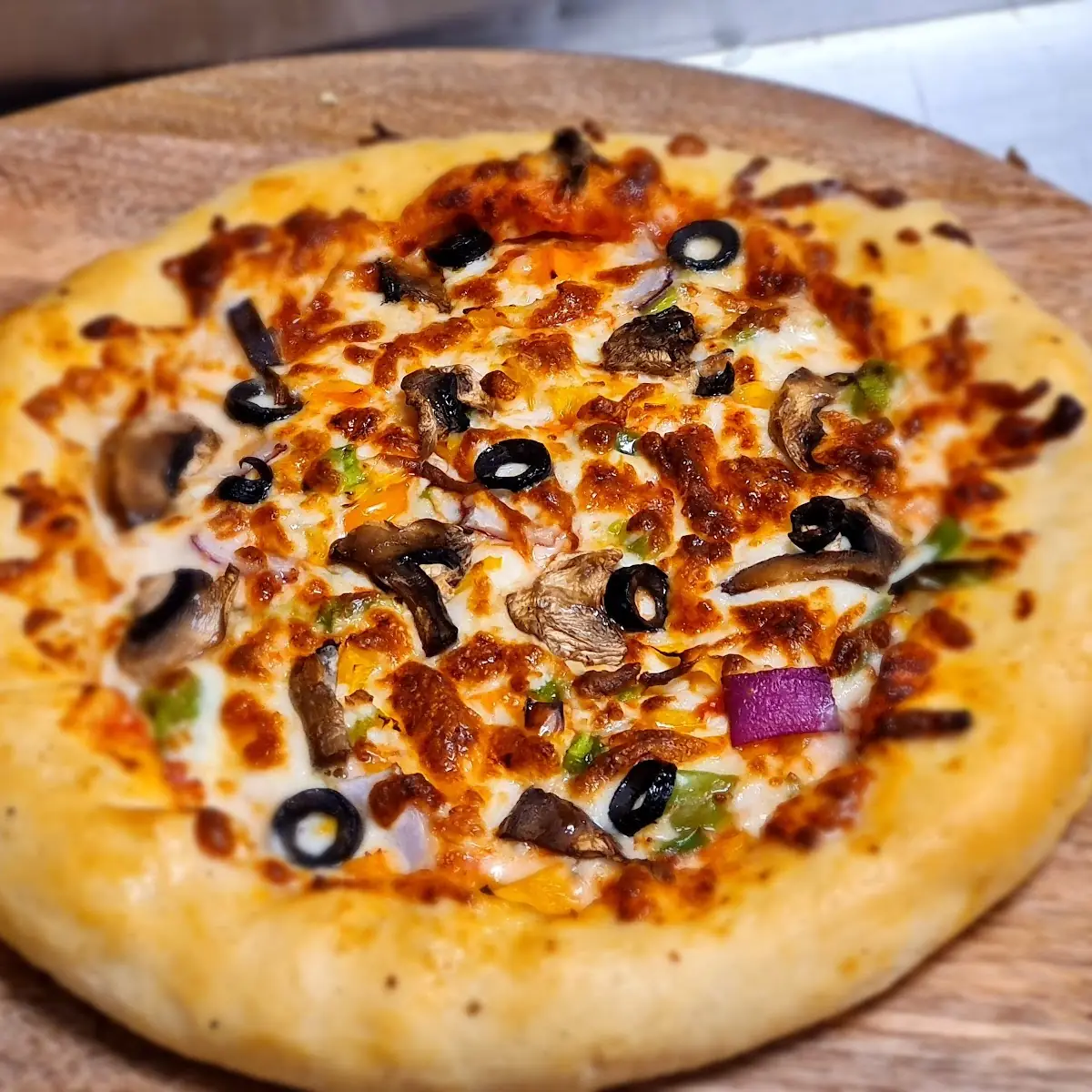Chees Bust Vegetarian Pizza