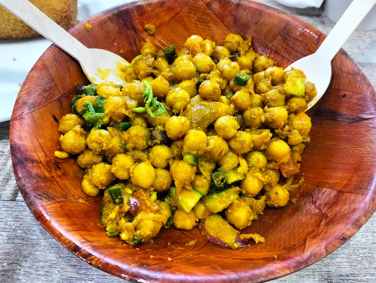 Chotpoti, Dhaka Delight