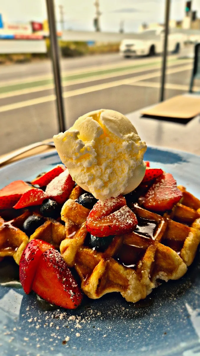 Waffle One Large Scoop, Montano's Patisserie Cafe.