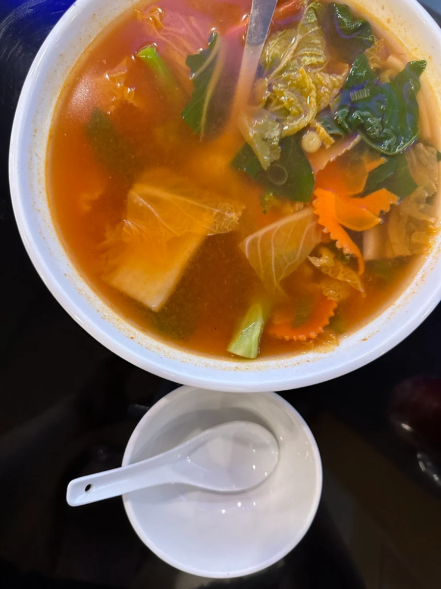 3. Soupe aigre piquante 酸辣汤 Hot and Sour Soup