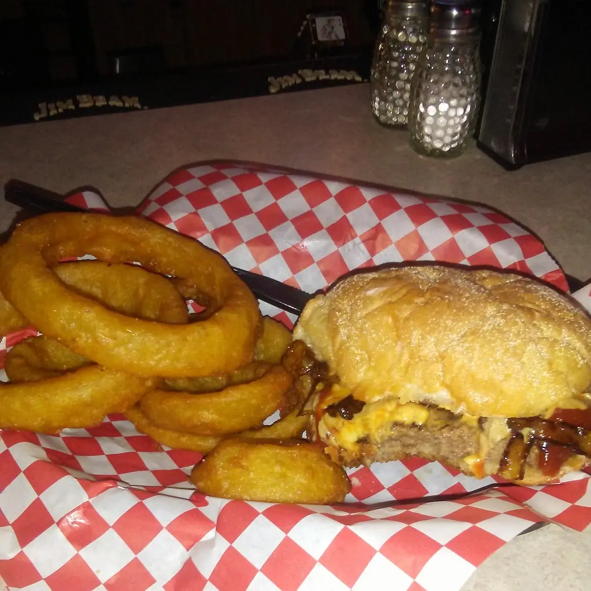 Cheeseburger with Onion Rings