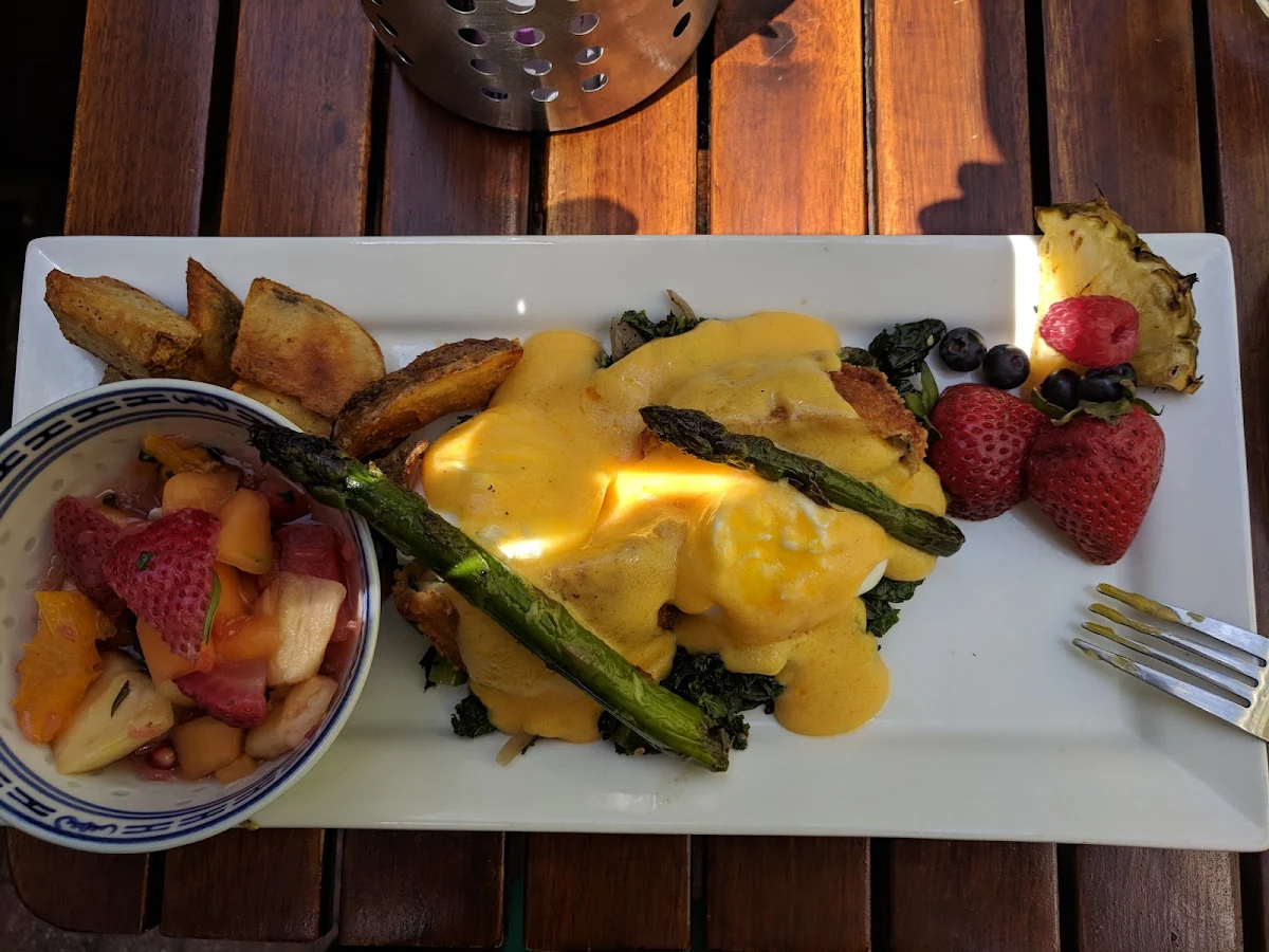 Eggs Benedict on Crab Cake