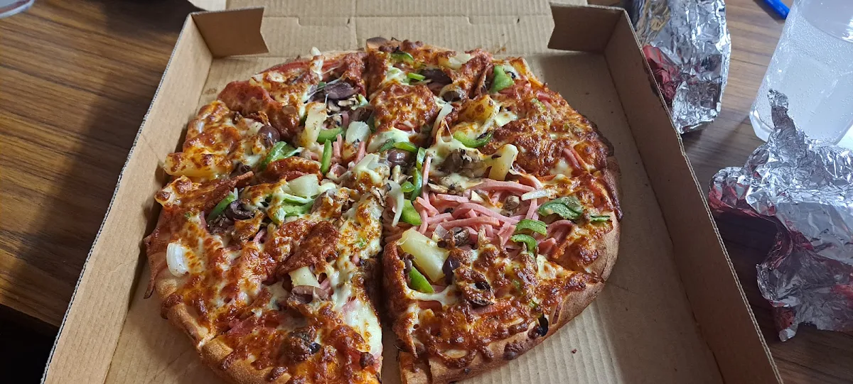 Vegan Supreme Pizza, Mamma Mia Pizzeria