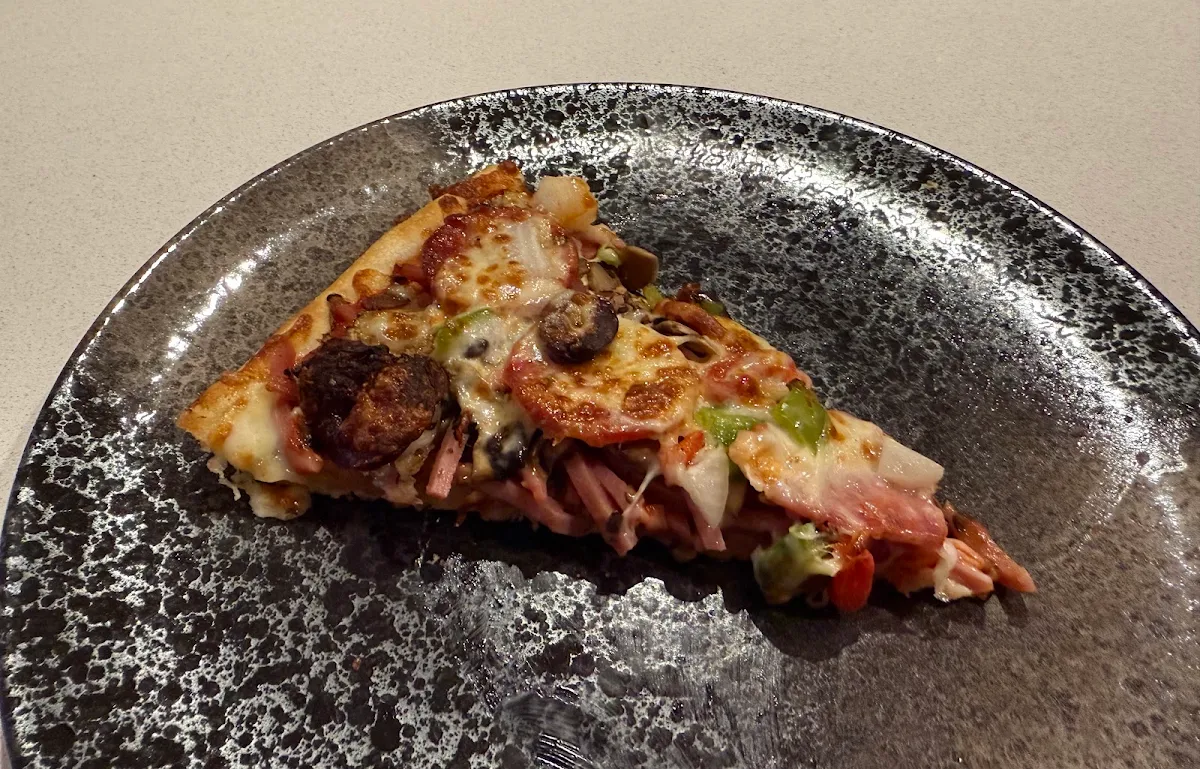 Lot Without Pineapple, Maseys Pizza