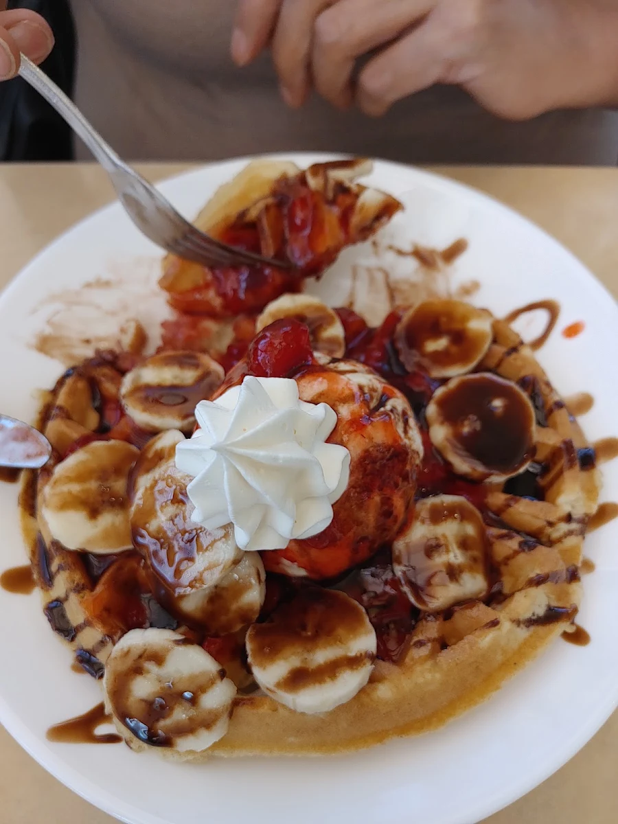 Waffles Sundae, Humpty's Big Plate Diner