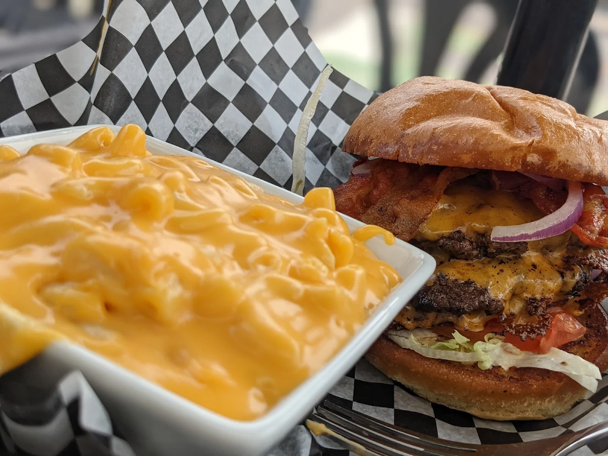 Bacon Cheeseburger with Mac and Cheese, No Forks Given