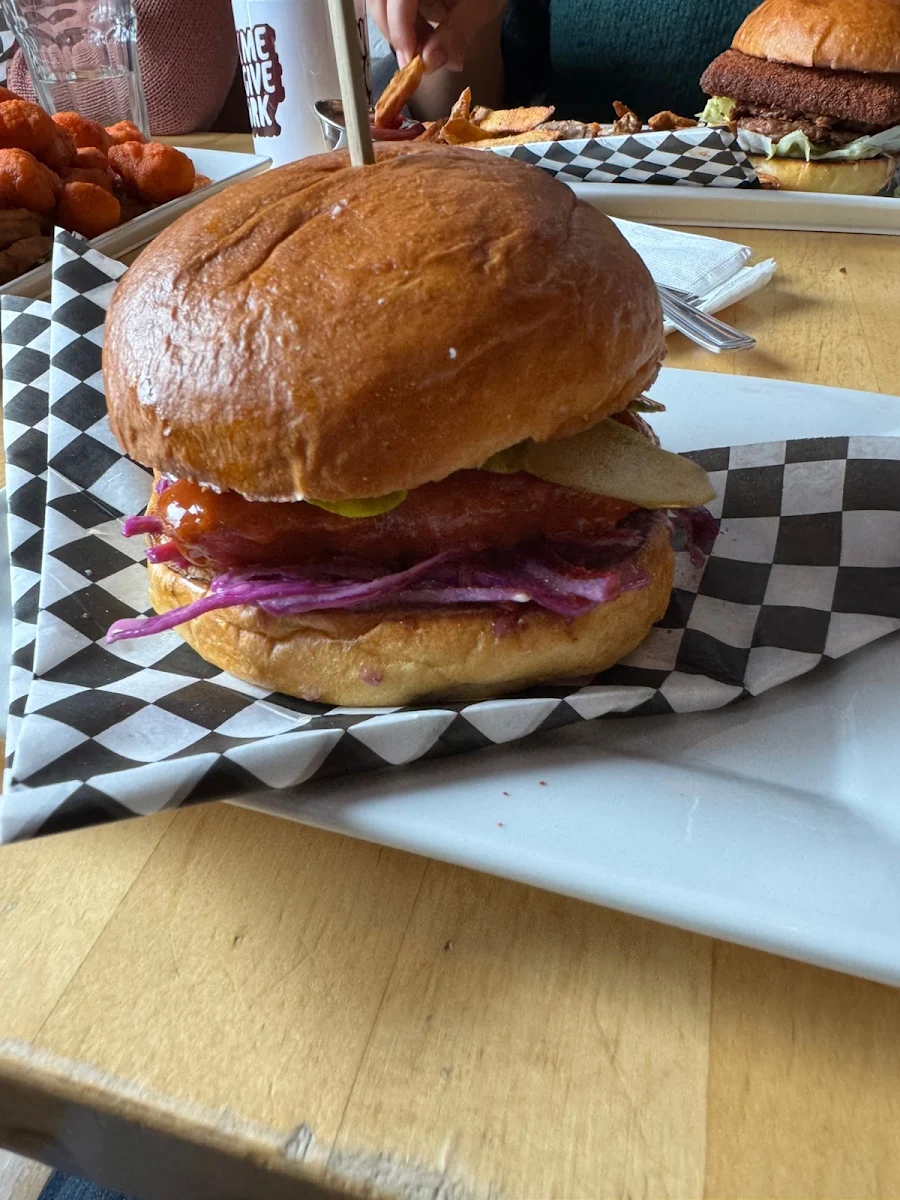 Spicy Chik’N Burger, No Forks Given