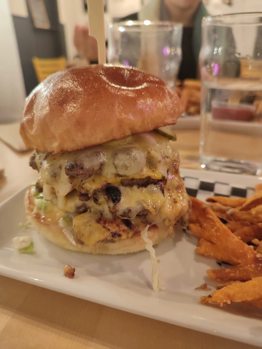 The Forkever Cheesy Burger, No Forks Given