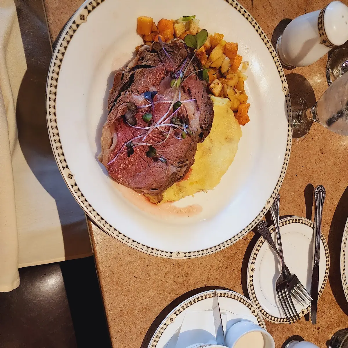 Prime Rib with Veggies and Mashed Potatoes
