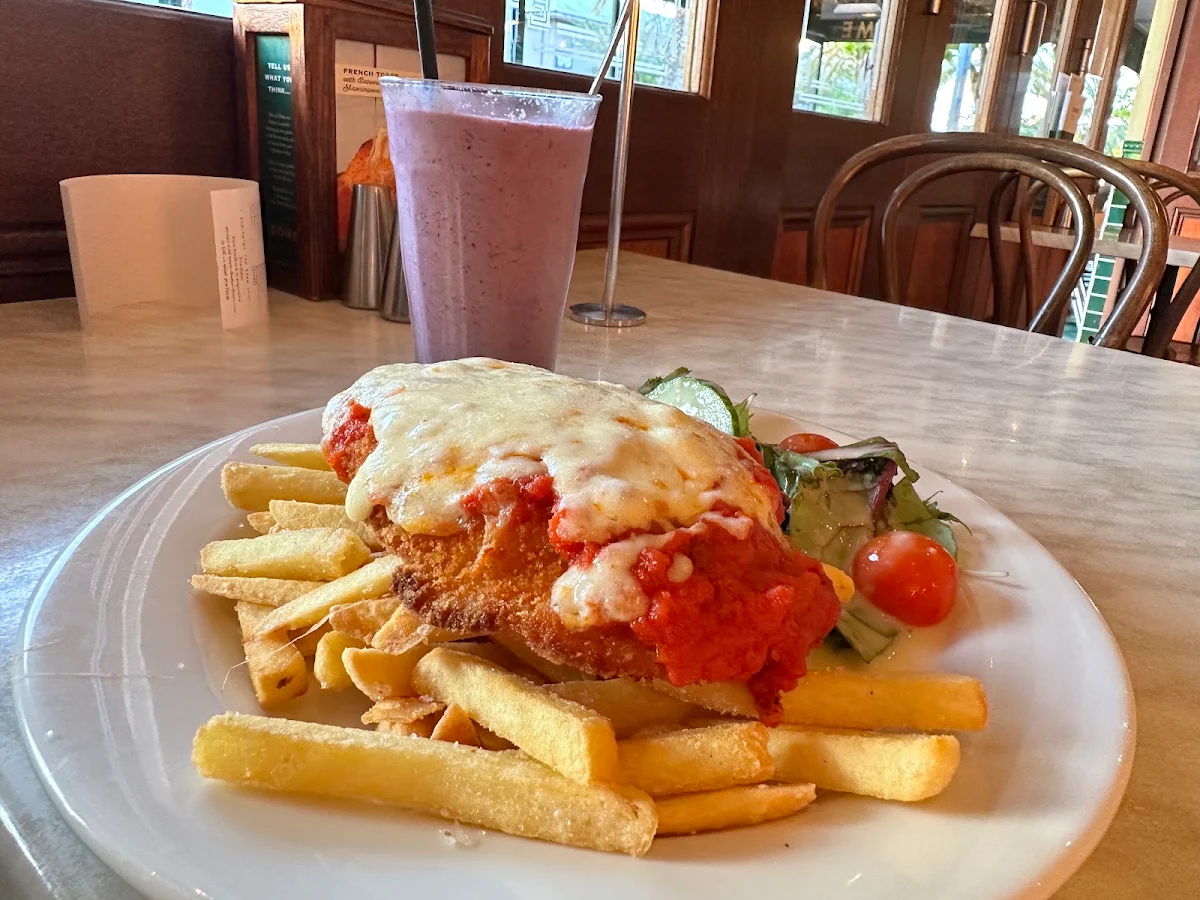 Chicken Parmigiana, Dôme Café - Rockingham