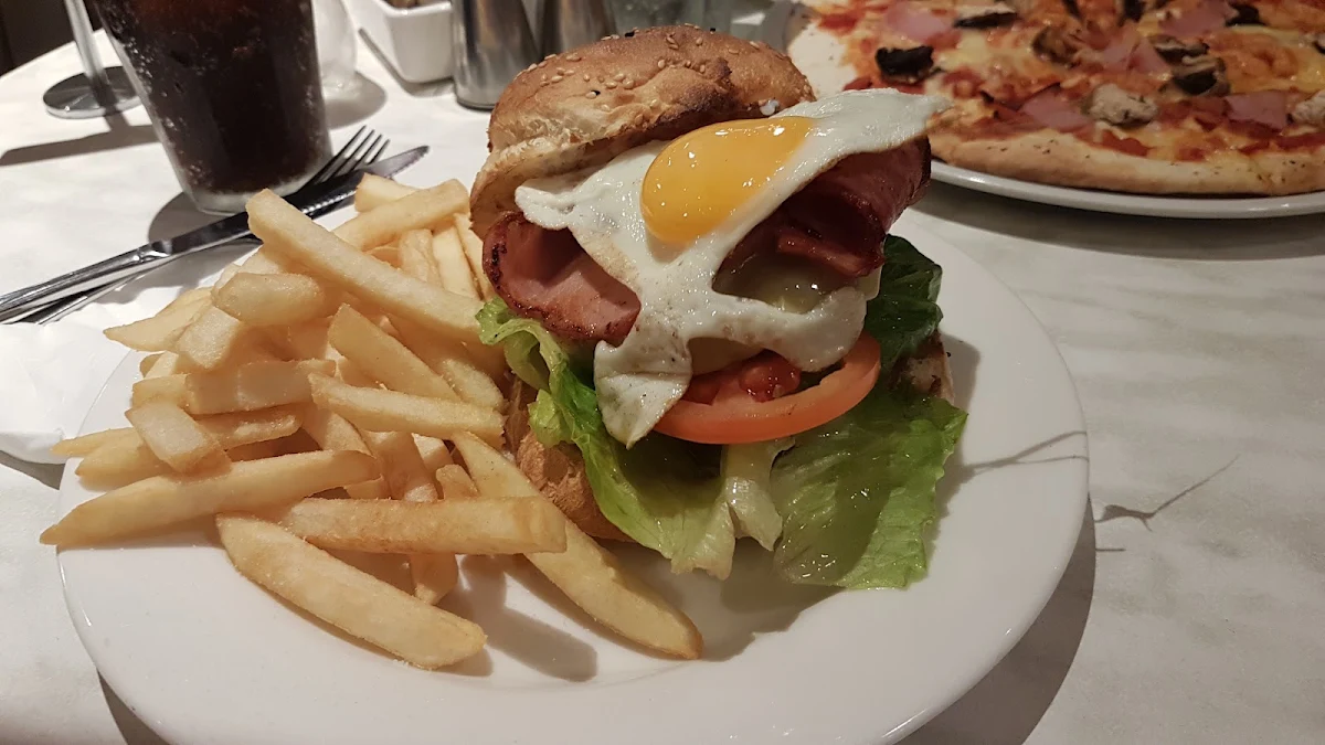 Lot Burger, Dôme Café - Rockingham