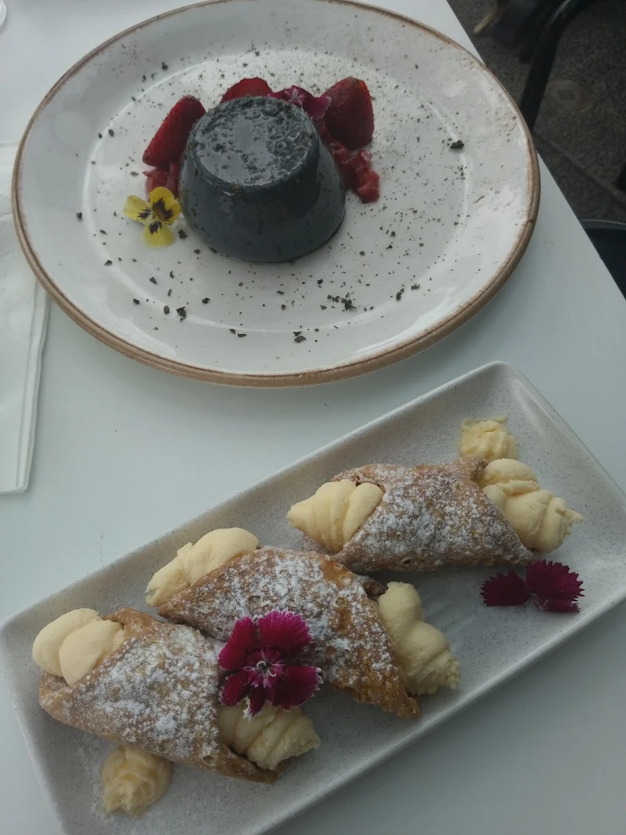 Cannoli, IL MOLO Italian Kitchen & Bar