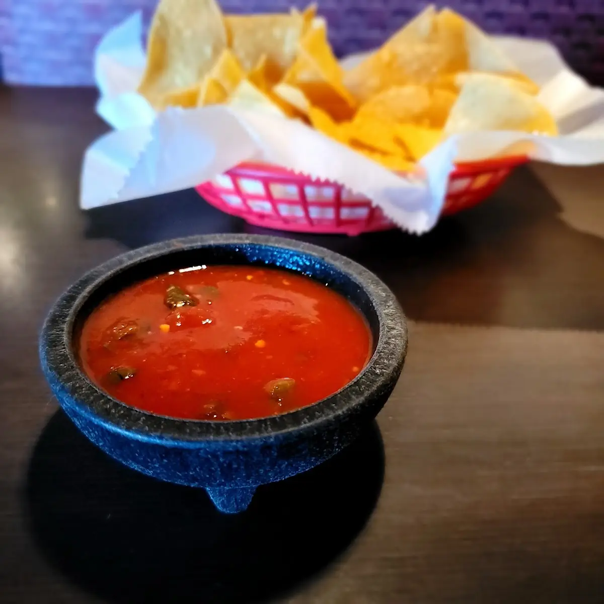 lg Chips & Salsa