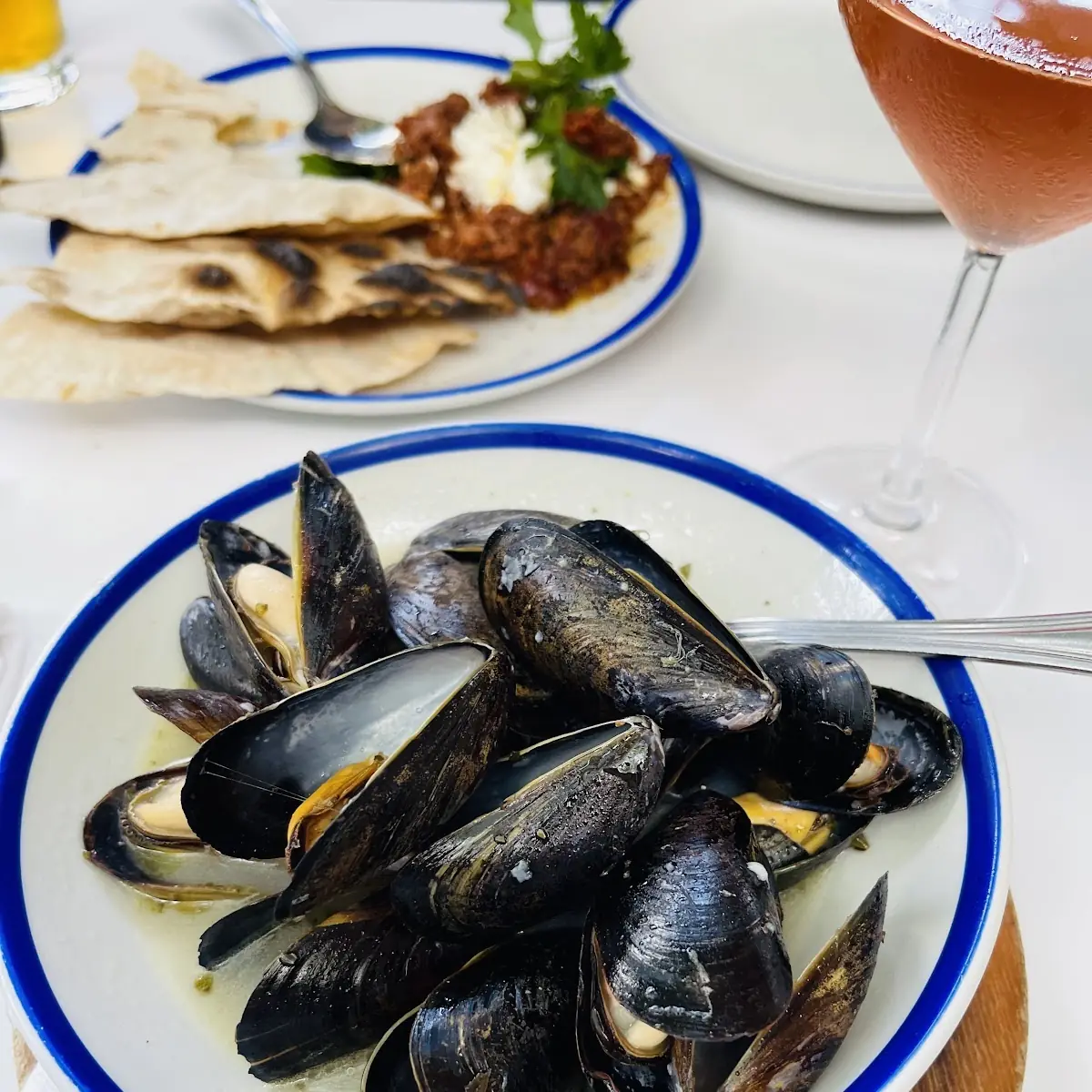 Mussels with White Wine Garlic Lemon Oregano