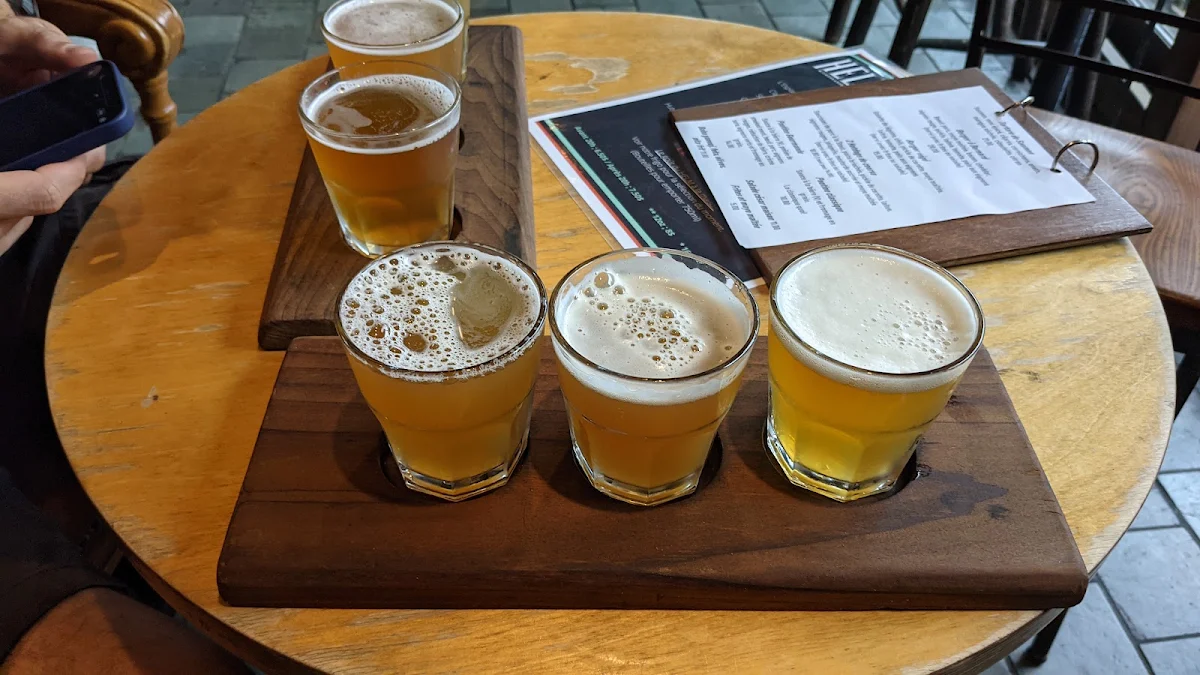 3 Beers, HELM - Microbrasserie sur Bernard