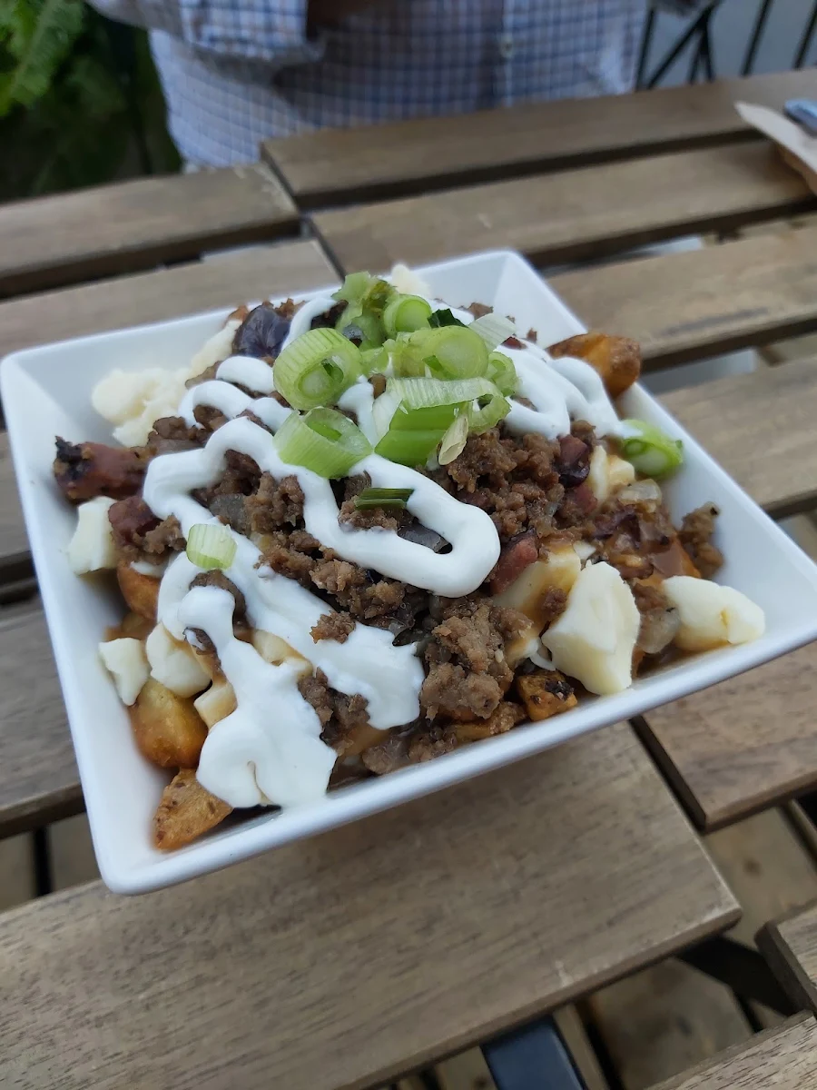 Extra Poutine, HELM - Microbrasserie sur Bernard