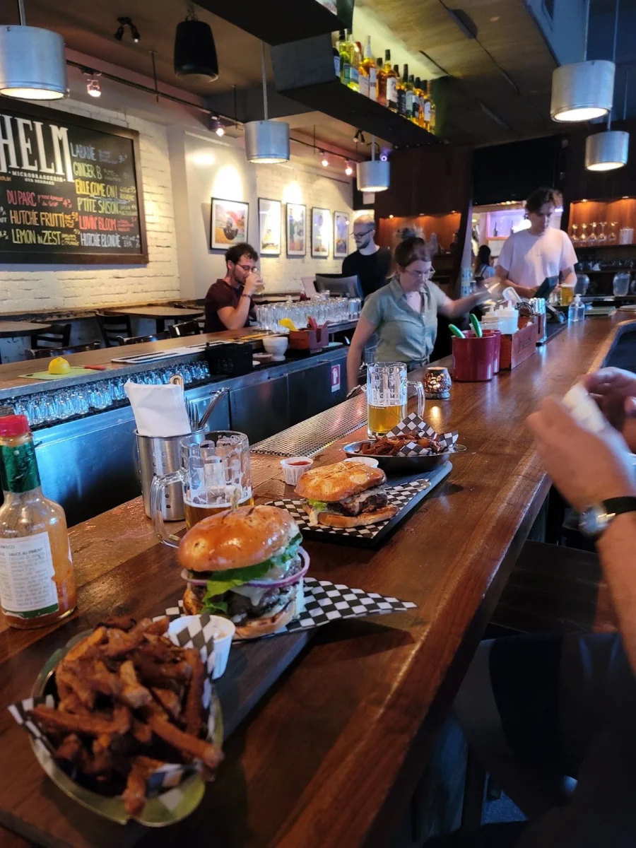 Helm Burger Classic, HELM - Microbrasserie sur Bernard