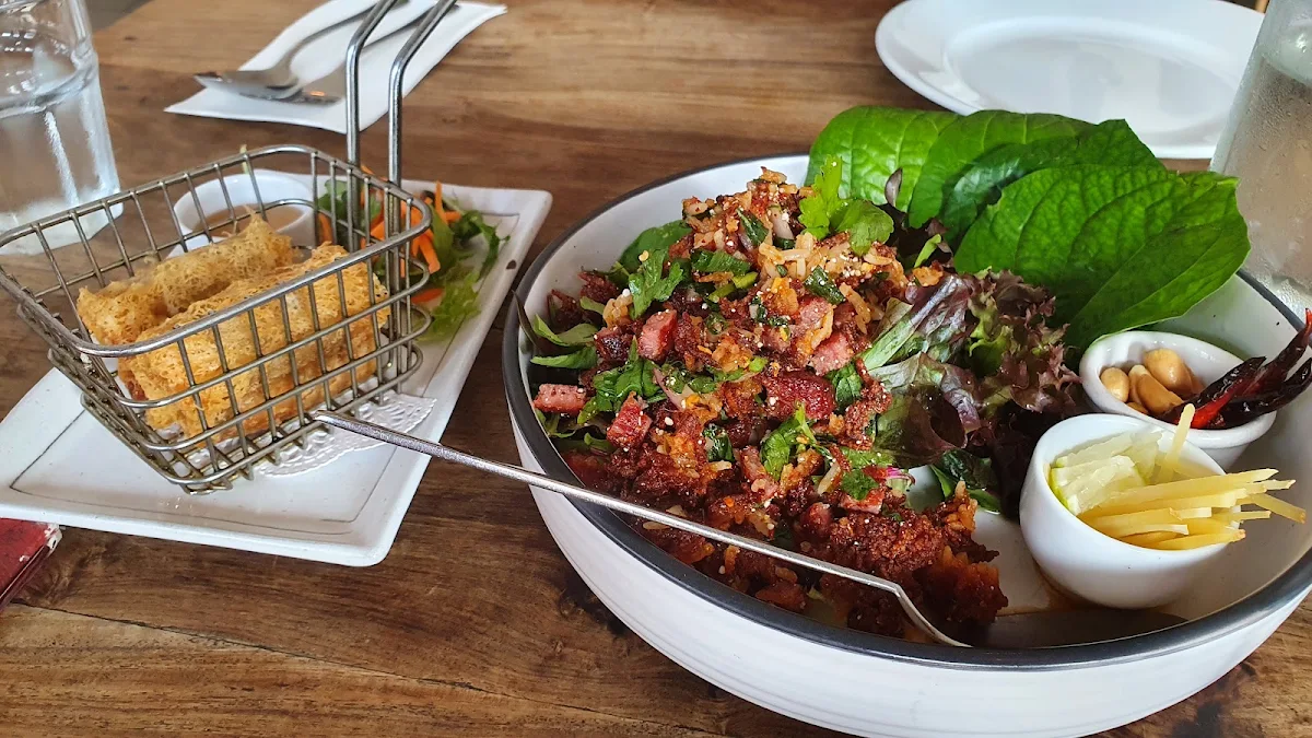 Nam Khao Tod, AtomThai NEWTOWN