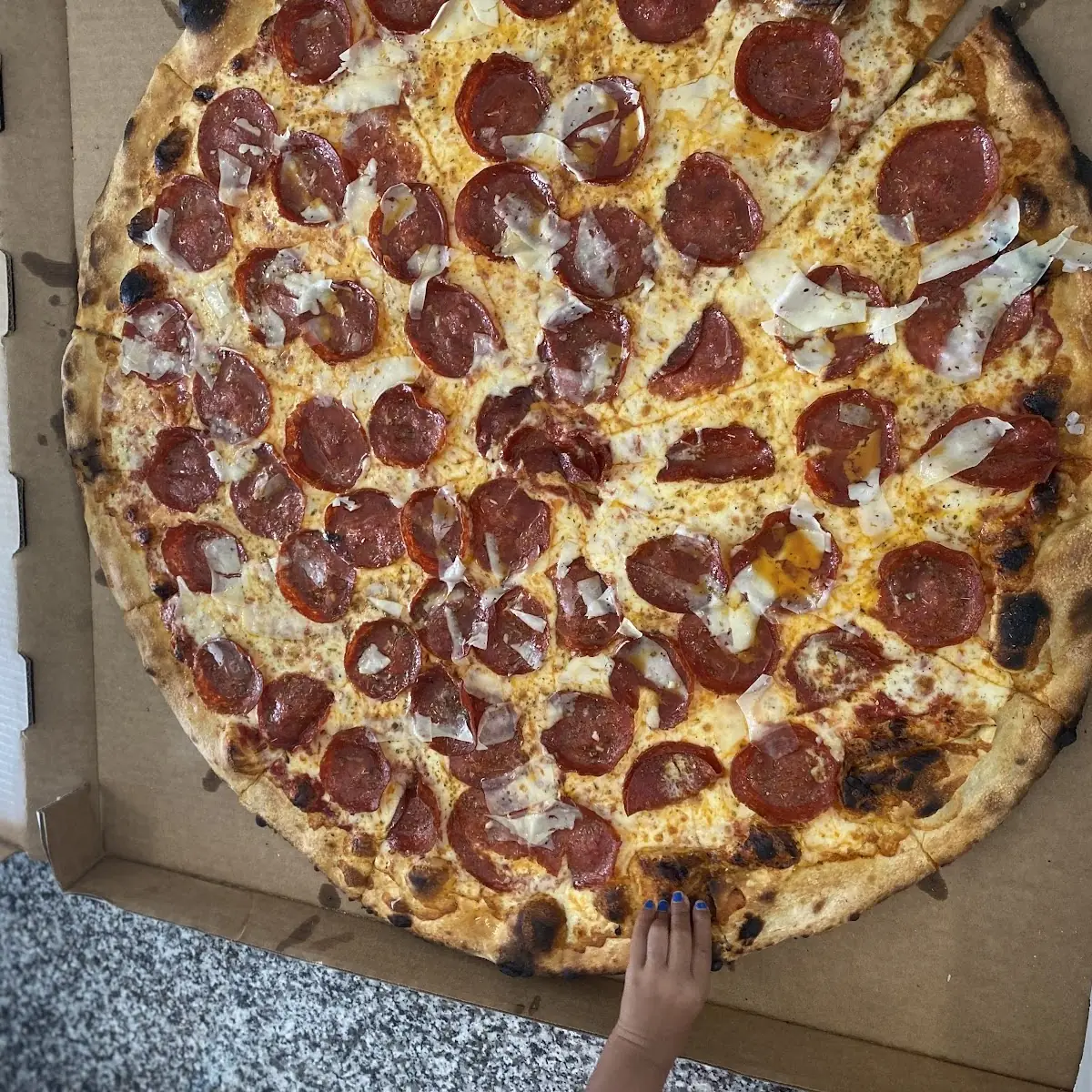 Large Pepperoni Pizza