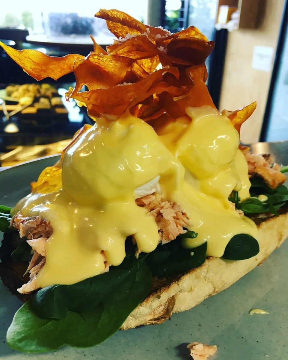 Chalet Eggs Benny, Chalet & Co