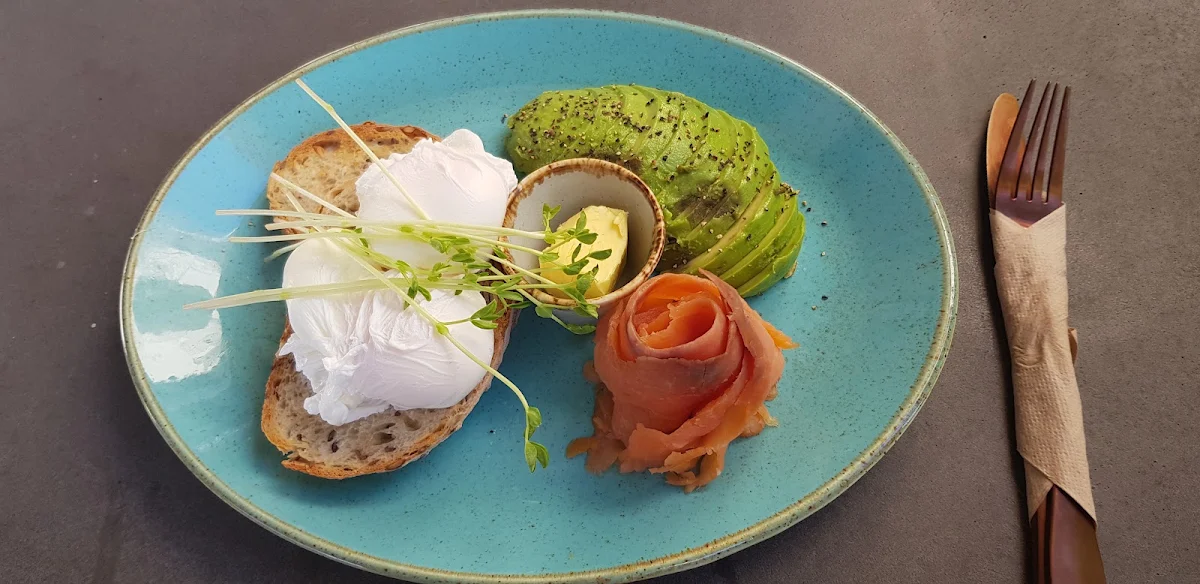 Chalet Smashed Avo, Chalet & Co