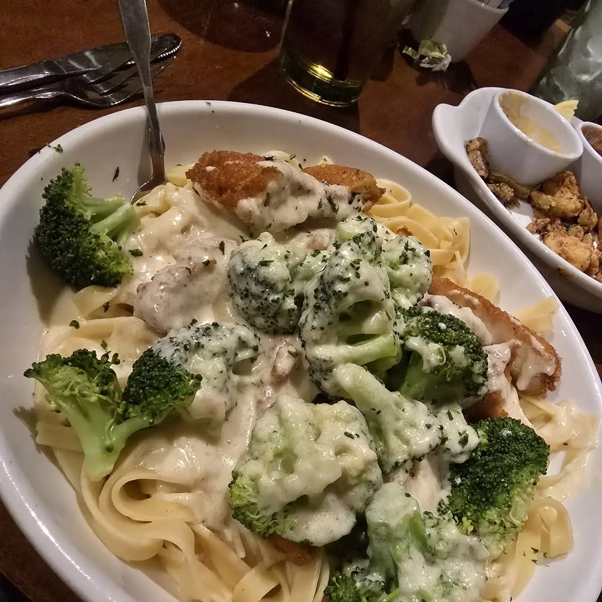 Fettuccine Alfredo with Chicken Crispy