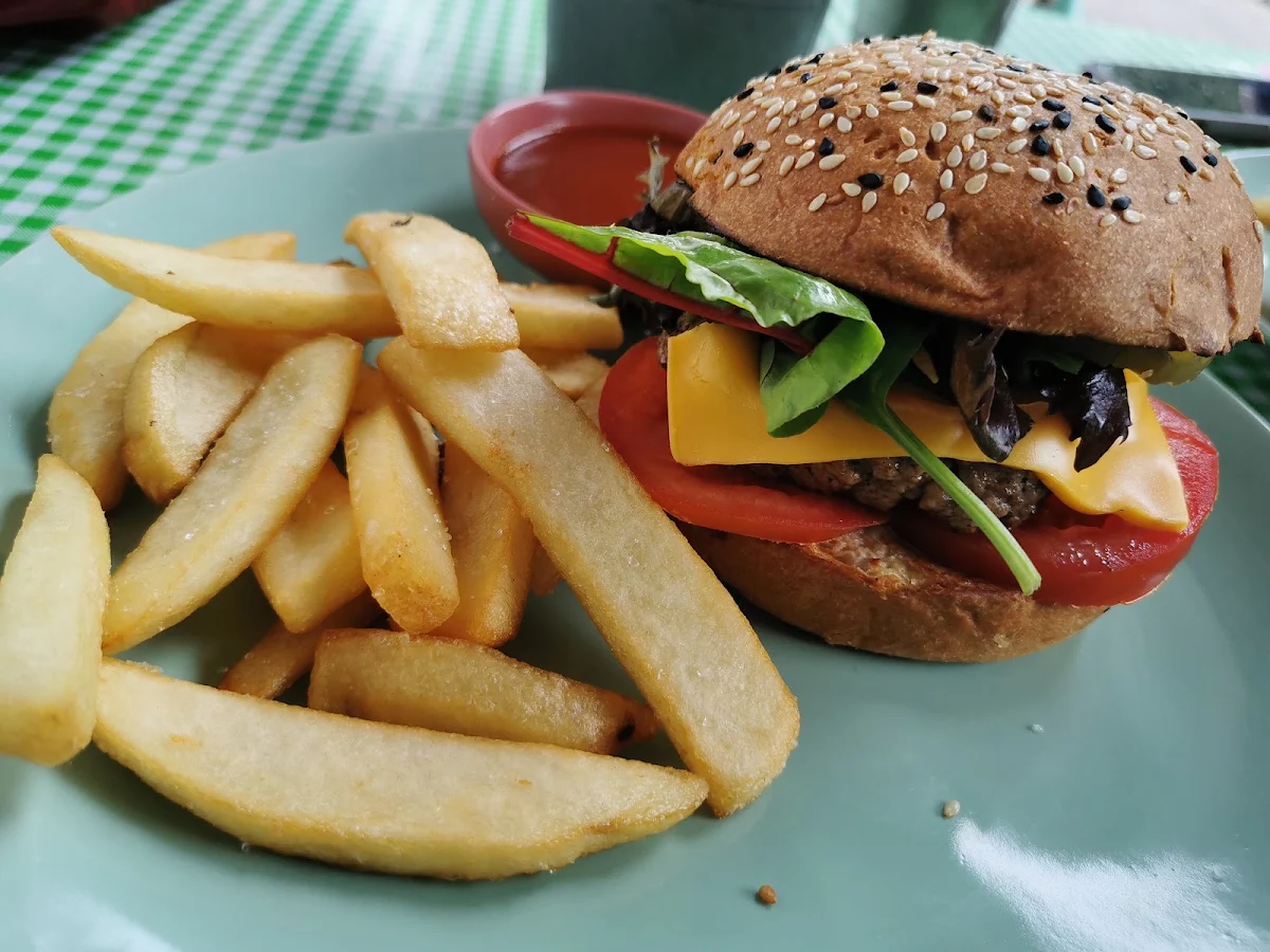 Classic Burger, The Wayzgoose Diner