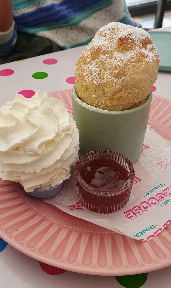 Famous Flowerpot Scone Cupcake of the Day, The Wayzgoose Diner