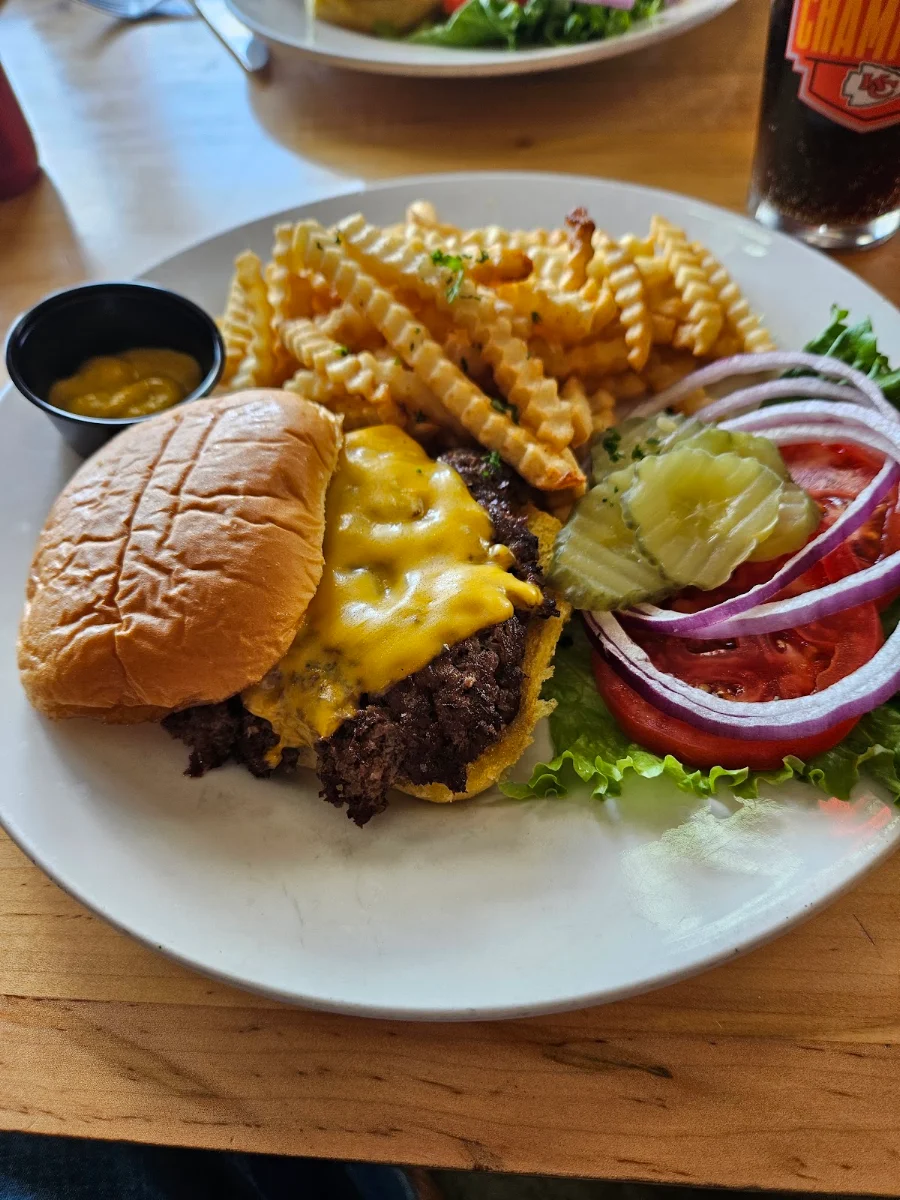 Cheeseburger with Fries