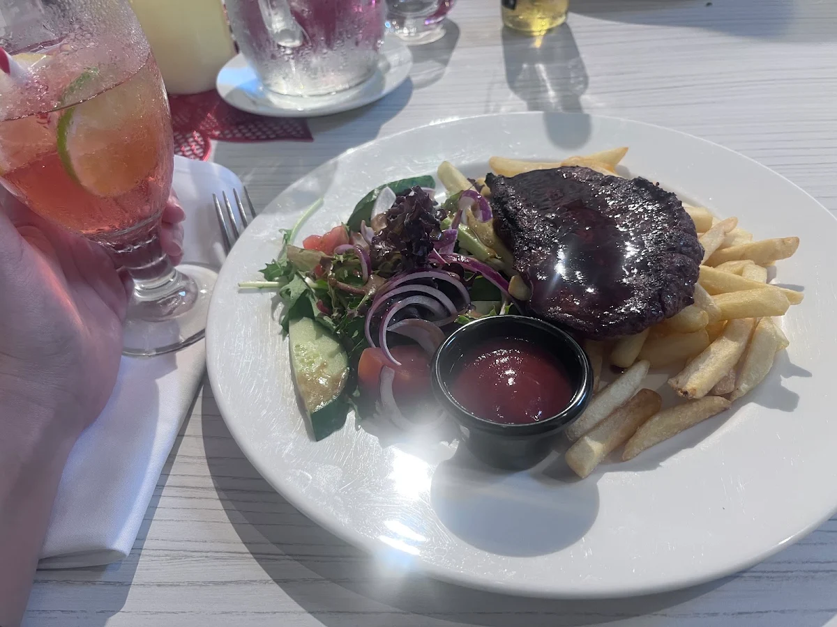 Highlights, Lachlan's at Lakeside Restaurant