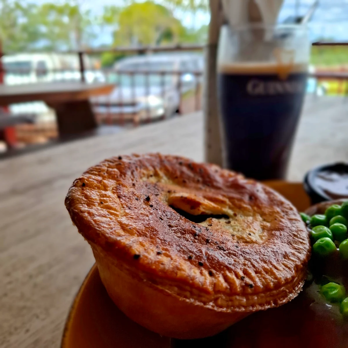 Pepper Steack Pie w Chips, Berry Springs Tavern
