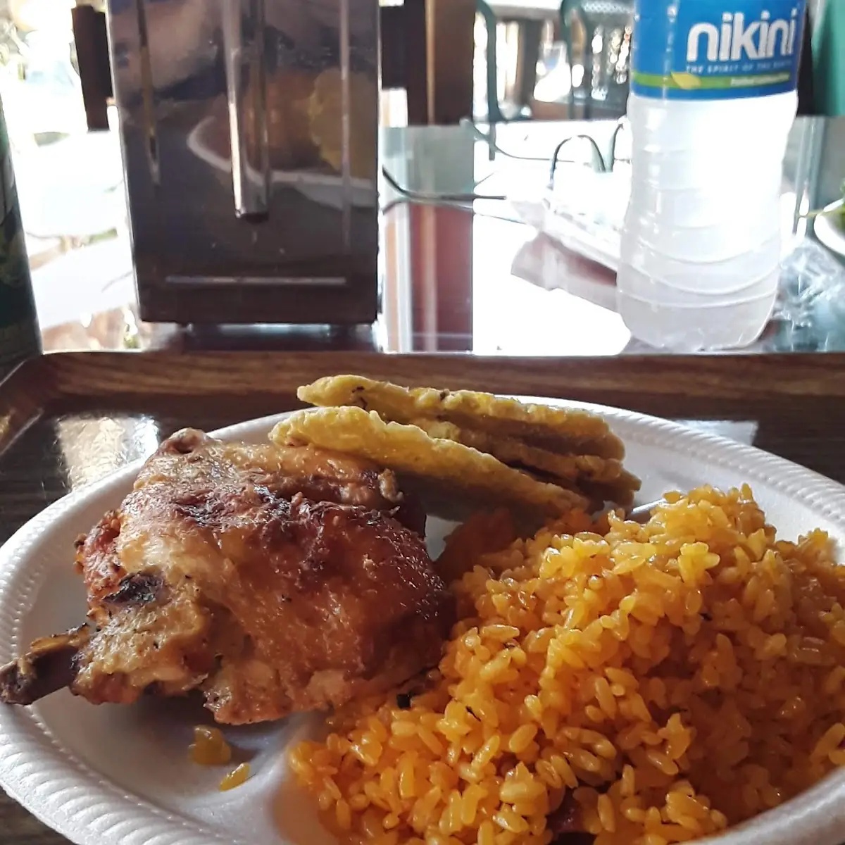 Arroz Amarillo Con Pollo Asado Y Tostones