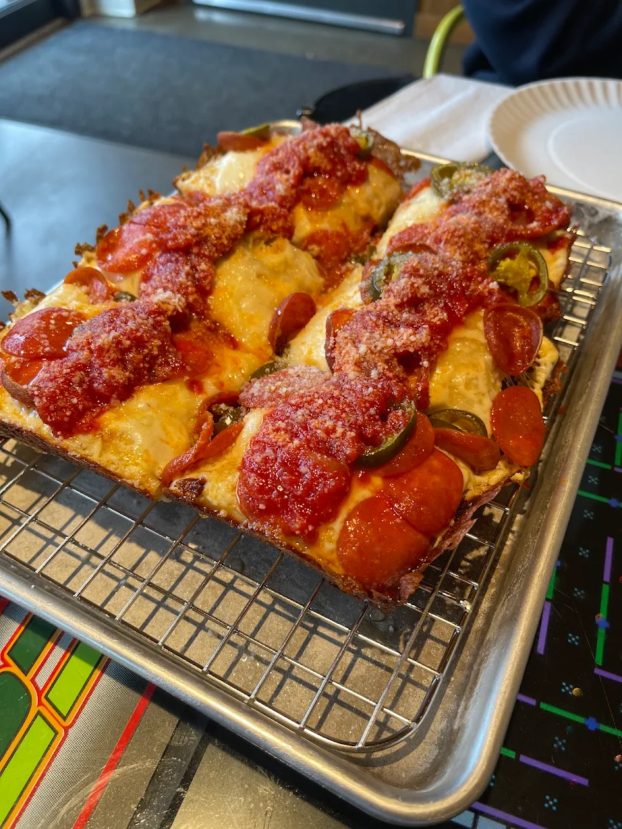 Canadian Pie Pizza, Rewind Beer Co.