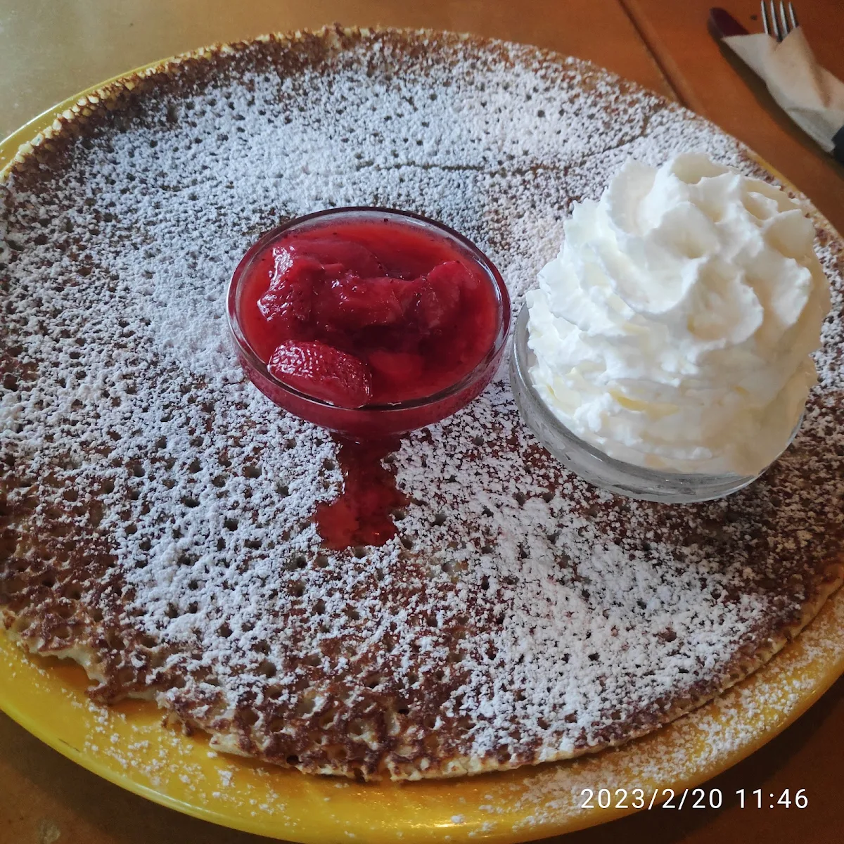 Mixed Fresh Fruit and Whip Pannekoek