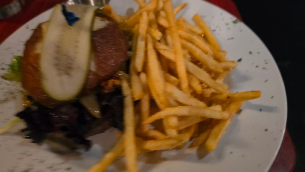 Bison Burger, Pesto's