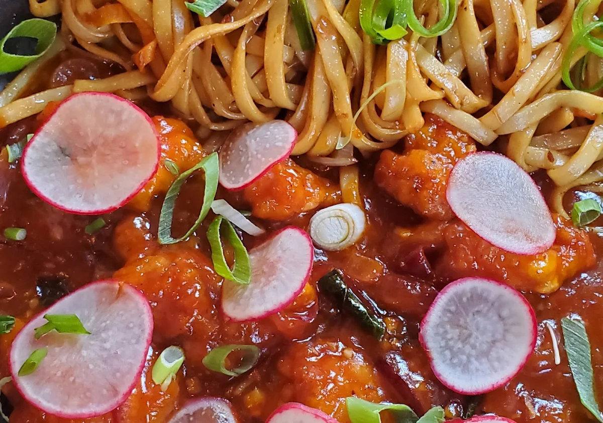 Poulet Croustillant En Sauce Avec Nouilles, Oorja