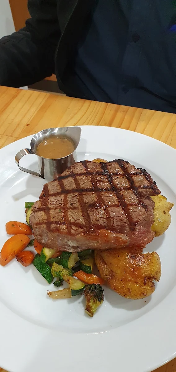 Highlights, EAT. At The Ascot