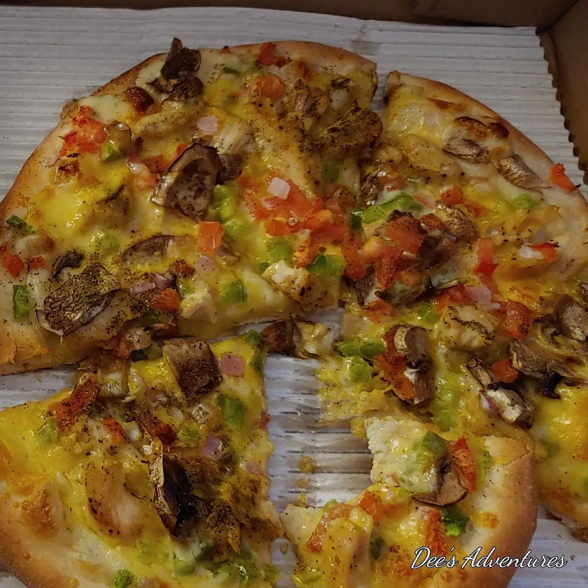 Chicken Alfredo Pizza and Breaded Mushrooms