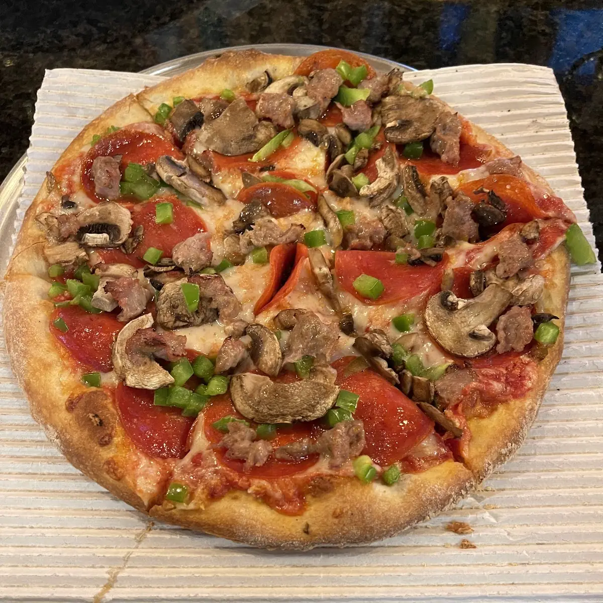House Deluxe Pizza