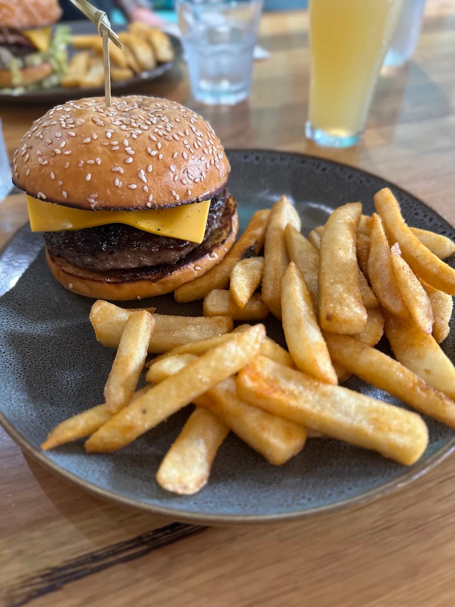 Burger and Chips, The Leveson