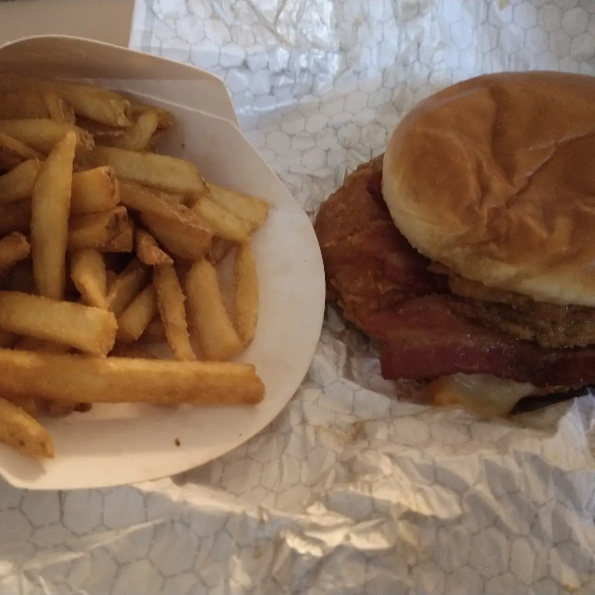 Pub Bacon Cheeseburger