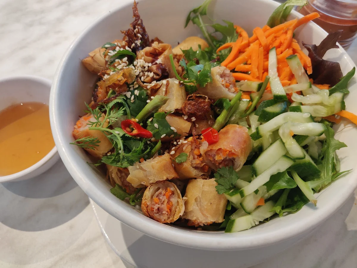 Spring Roll Salad, Vintam's Café